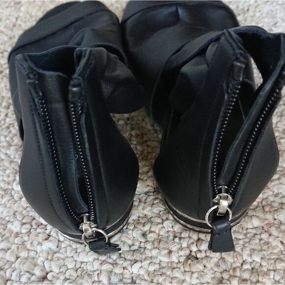 Casadei Black Twist Open Toe sandals Size 7.5 - Picture 8 of 12